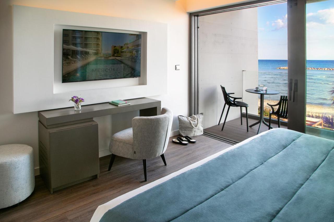 Mercure Larnaca Beach Resort Екстер'єр фото