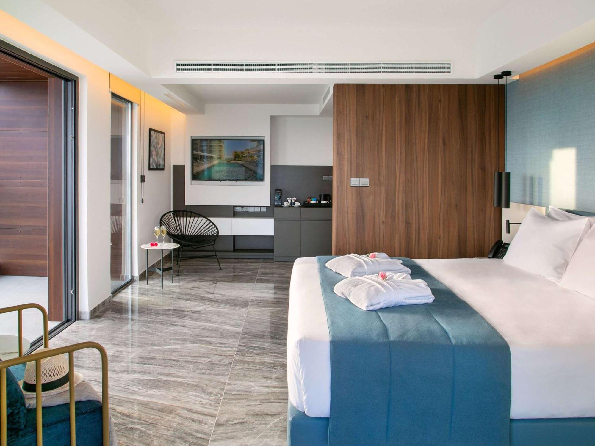 Mercure Larnaca Beach Resort Екстер'єр фото