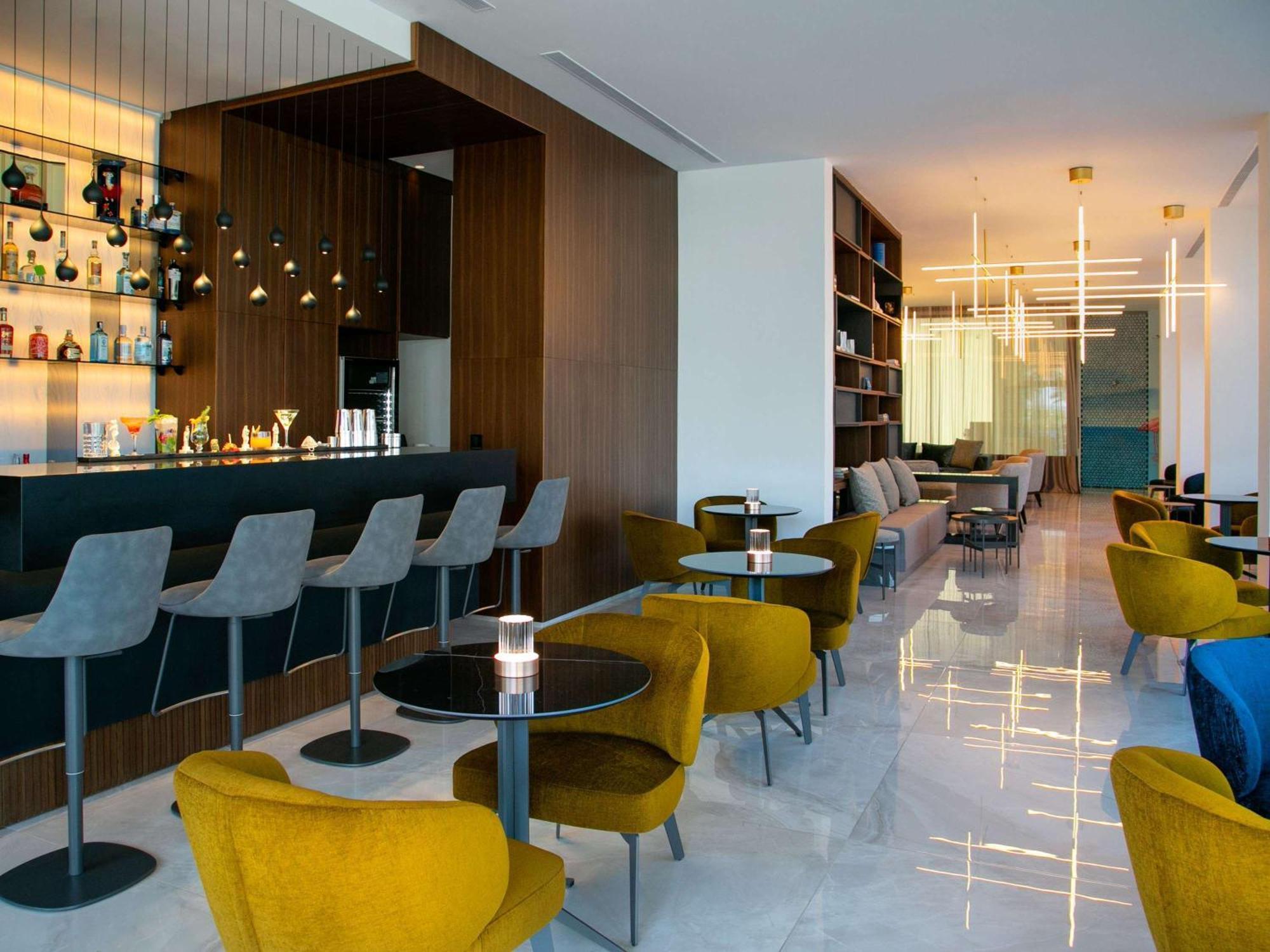 Mercure Larnaca Beach Resort Екстер'єр фото