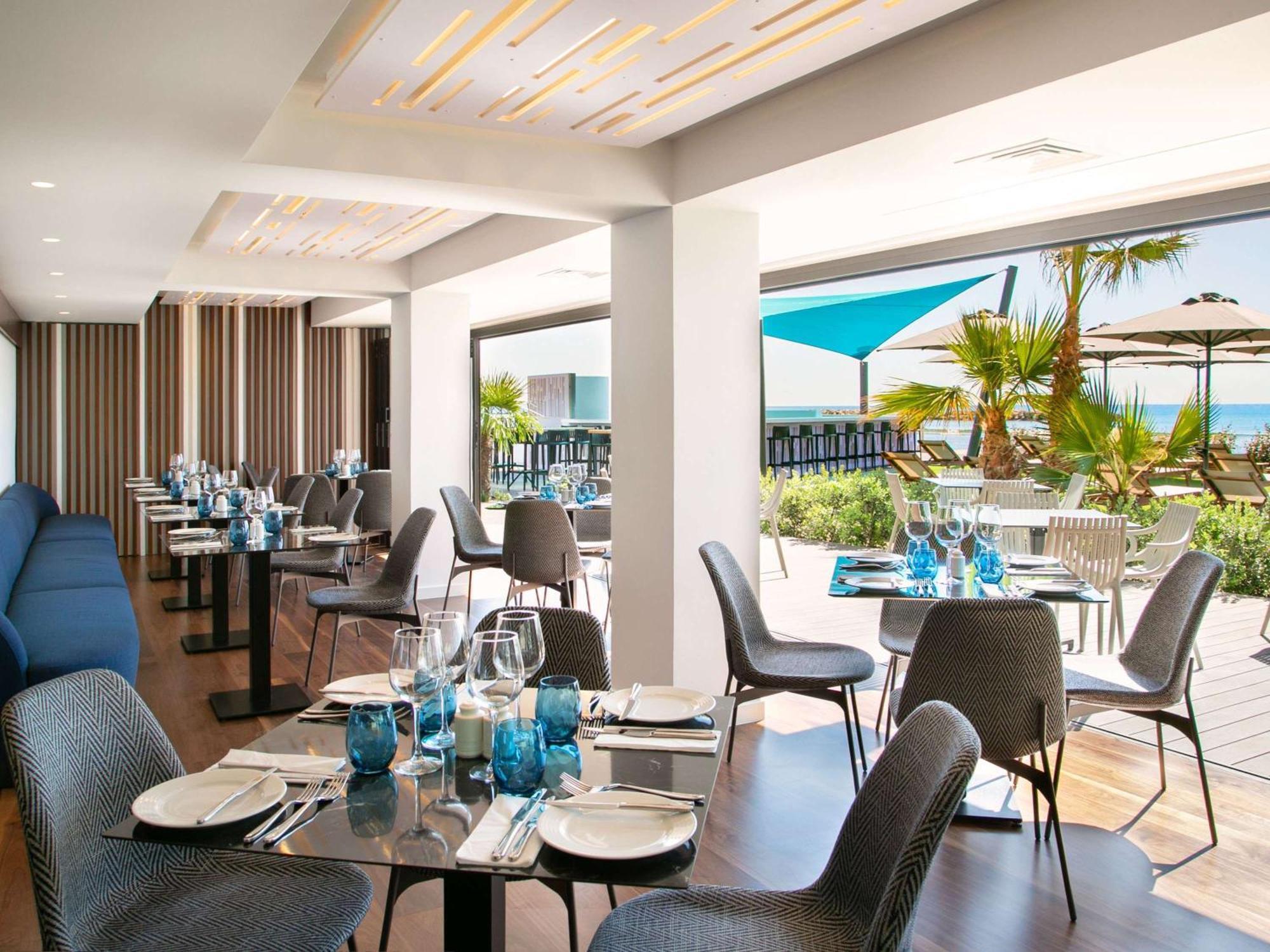 Mercure Larnaca Beach Resort Екстер'єр фото