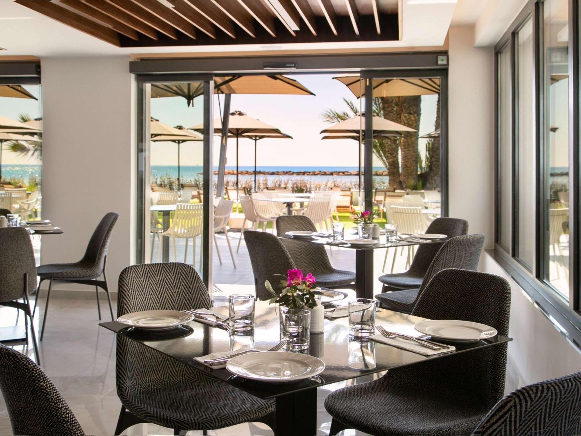 Mercure Larnaca Beach Resort Екстер'єр фото