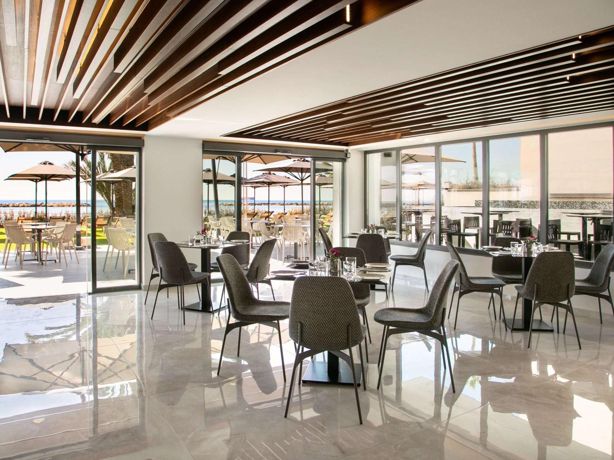 Mercure Larnaca Beach Resort Екстер'єр фото