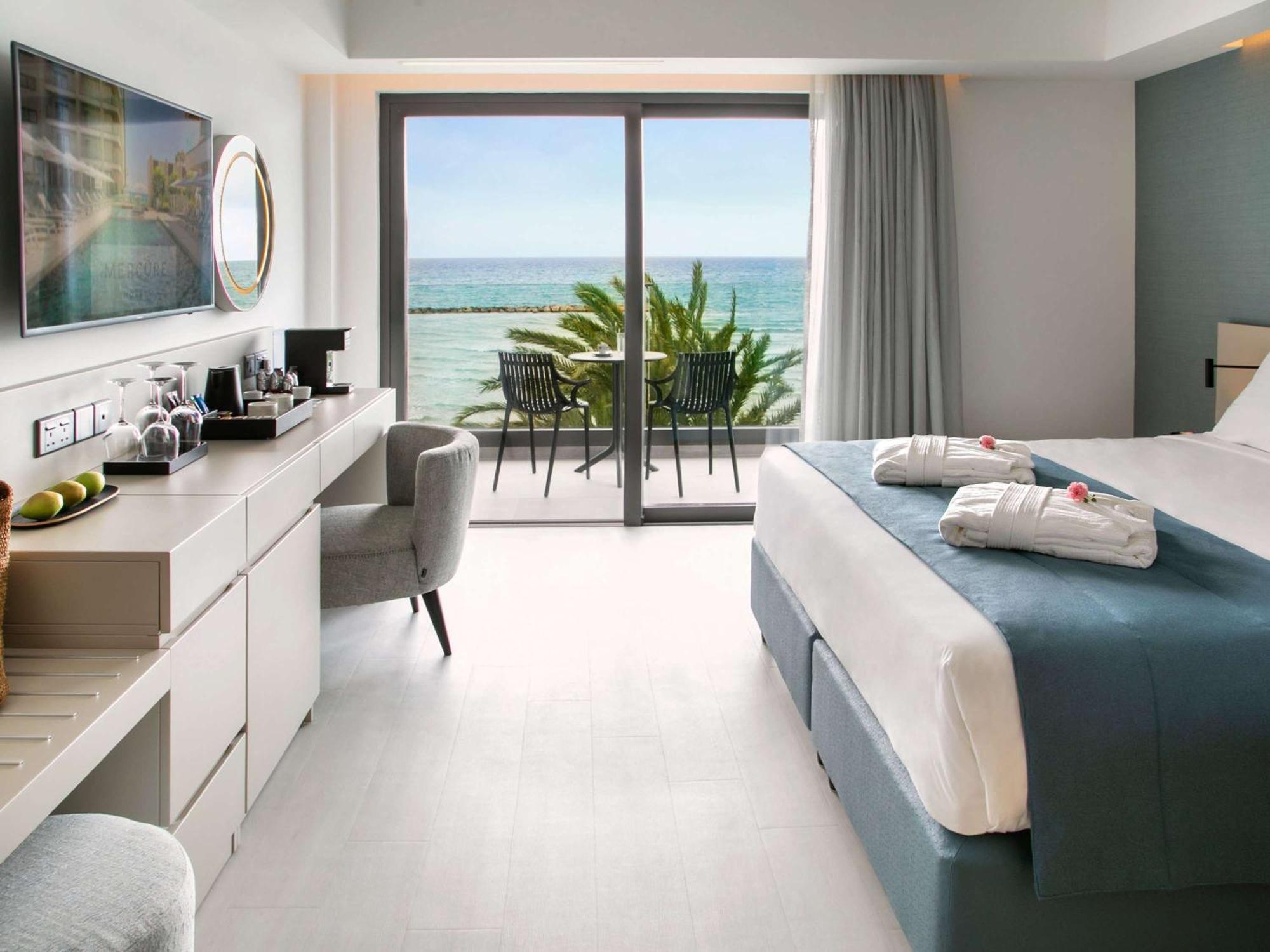 Mercure Larnaca Beach Resort Екстер'єр фото