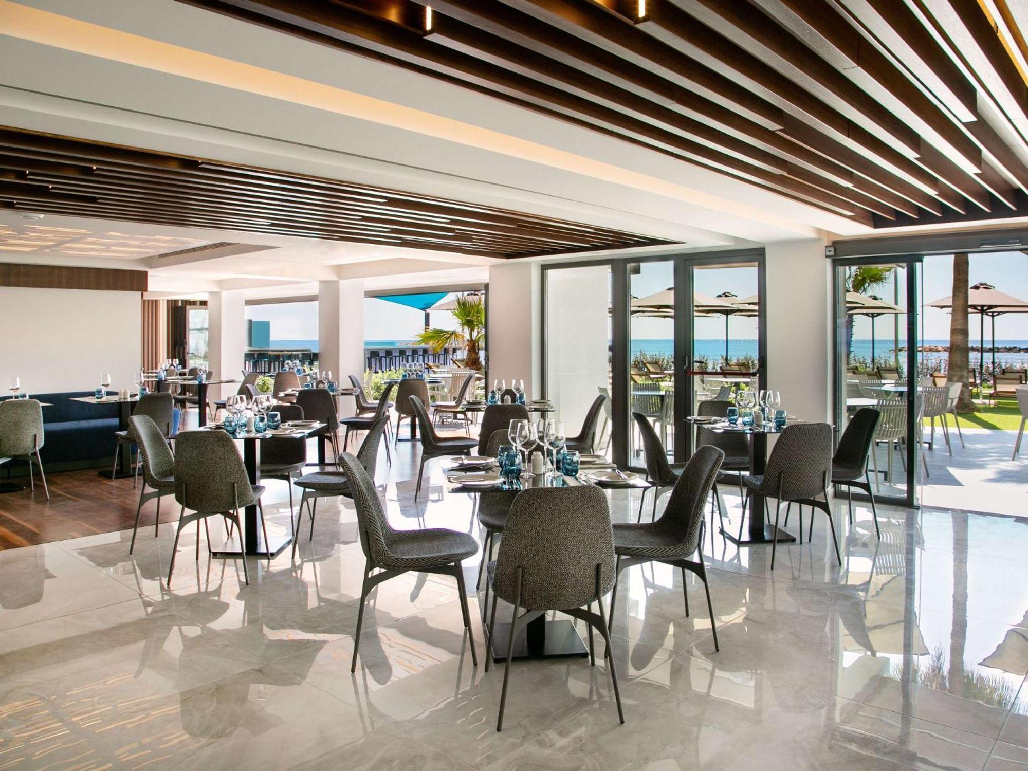 Mercure Larnaca Beach Resort Екстер'єр фото