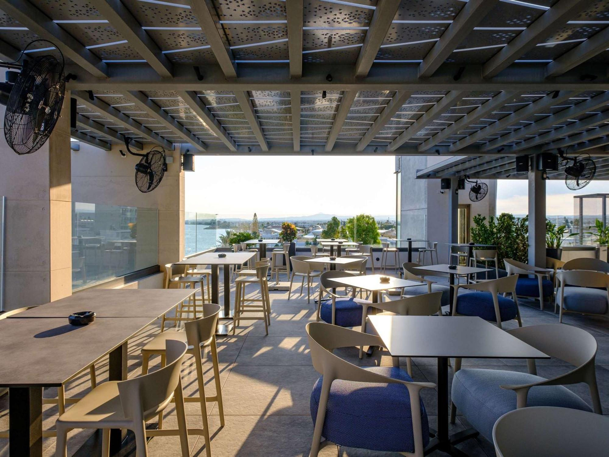 Mercure Larnaca Beach Resort Екстер'єр фото